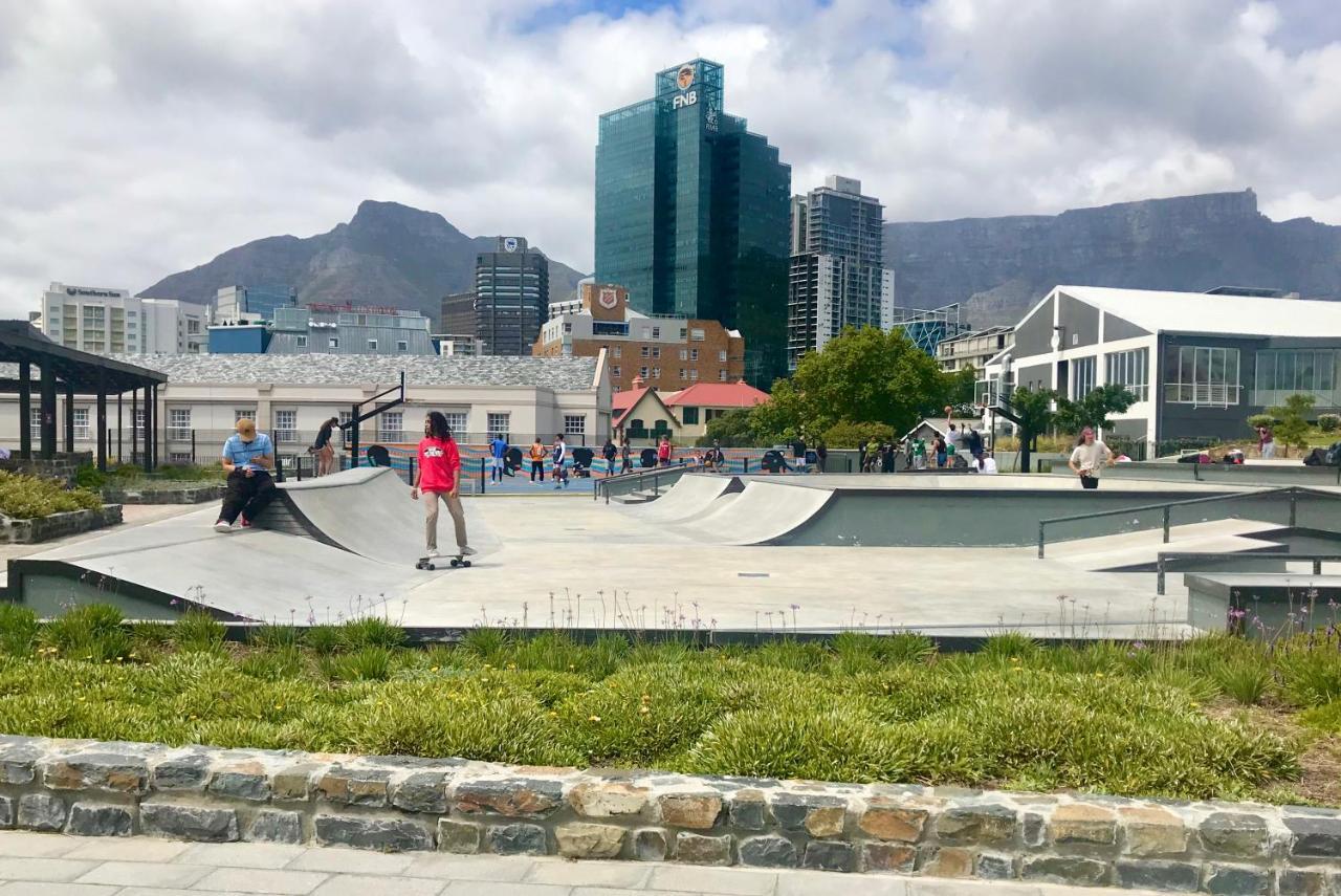 Moy & Backpackers Guest house Cape Town