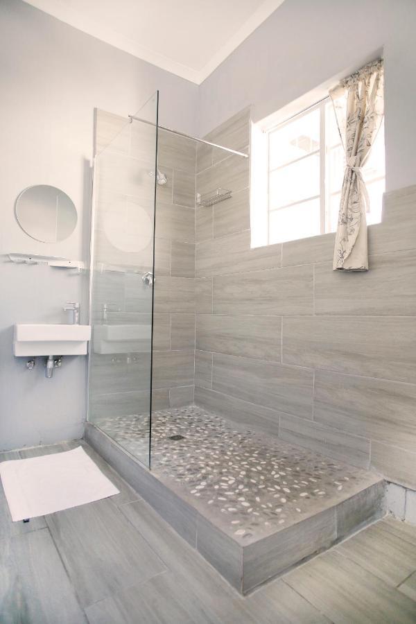 Moy & Backpackers Guest house 2*
