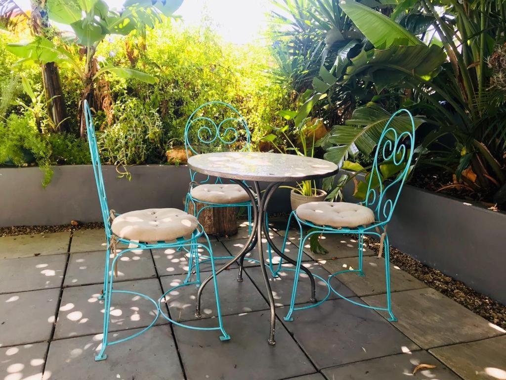 Moy & Backpackers Guest house