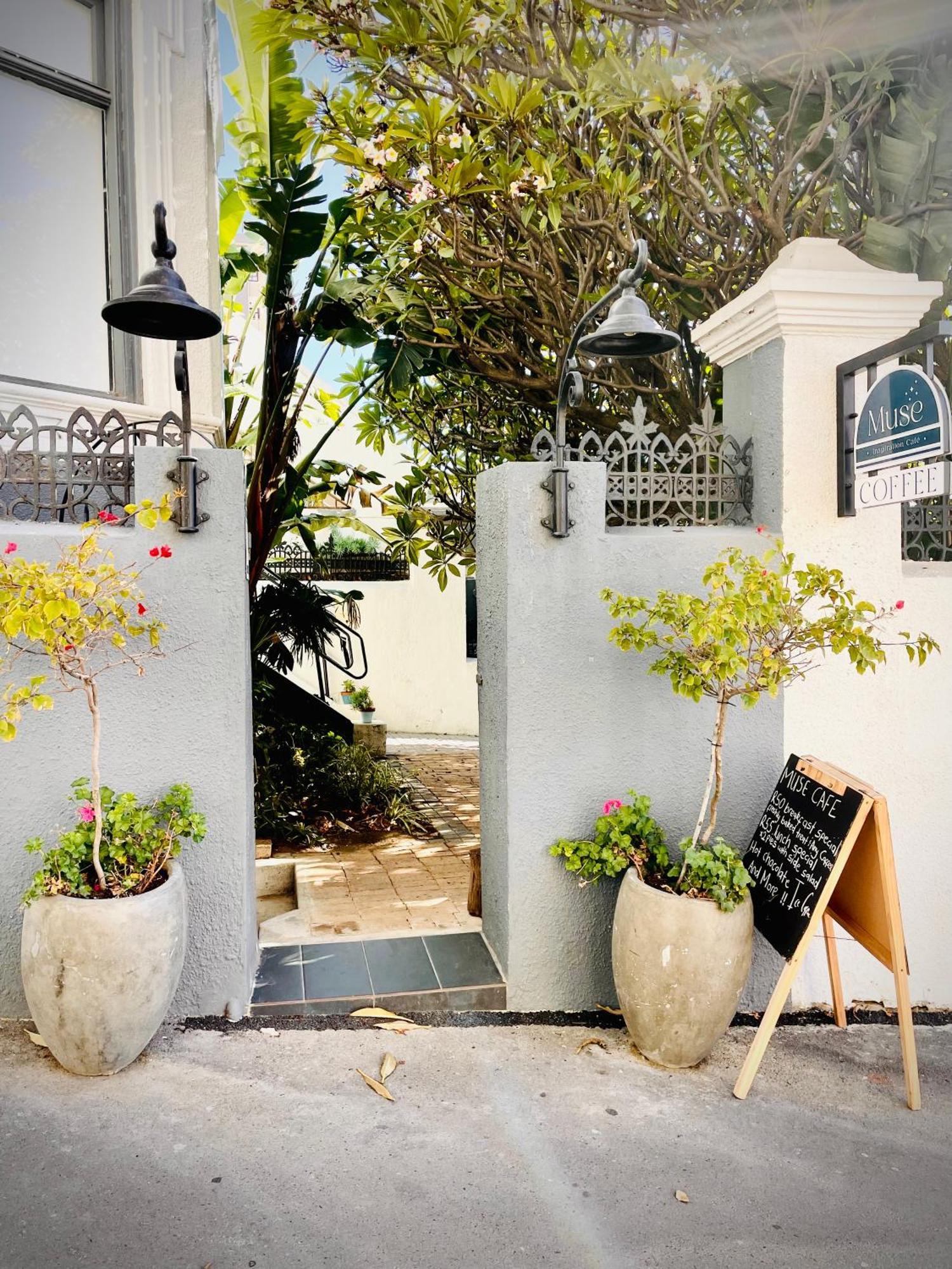 Moy & Backpackers Cape Town