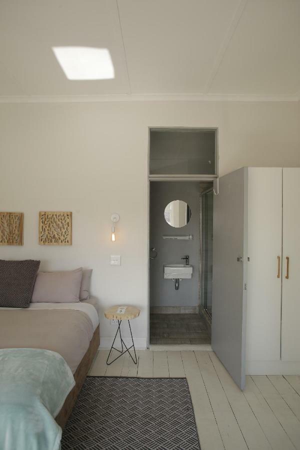 Moy & Backpackers Guest house Cape Town