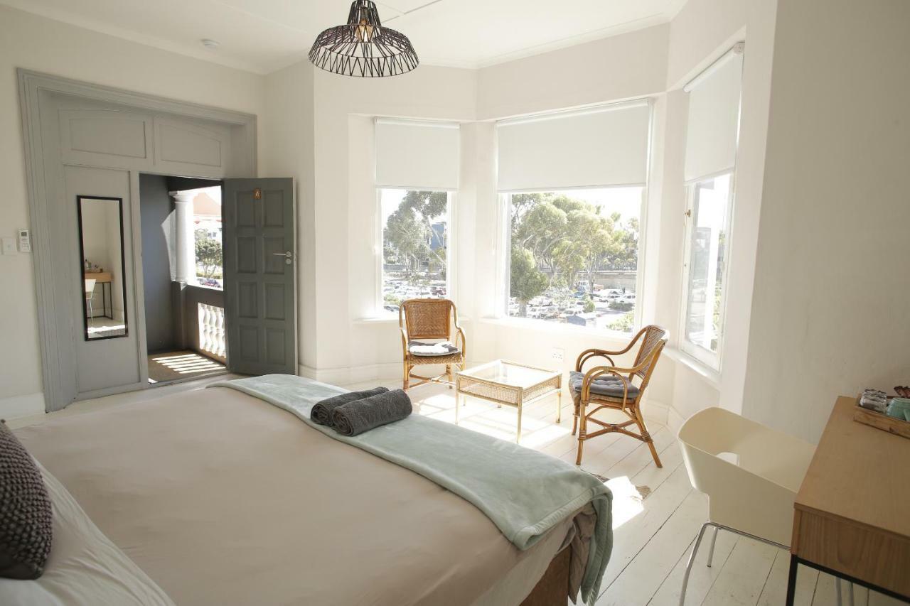Moy & Backpackers Guest house