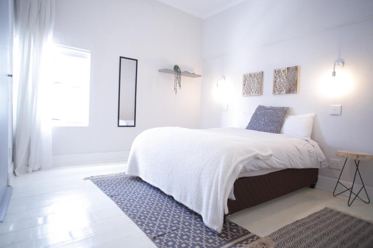Moy & Backpackers Guest house Cape Town
